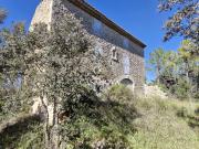 Mas en pierre en pleine campagne avec 3 hectares de terrain