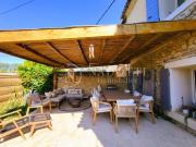 Mas en pierres avec jardin, terrasse, parking en campagne