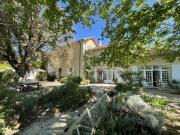 Mas provençal de 277m2 avec piscine sur terrain de près...