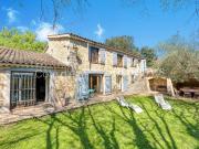Mas provençal rénové en pierre avec piscine et jardin...