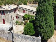 MAS PROVENCAL AVEC TERRAIN ATTENANT