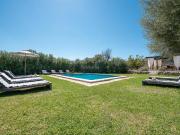 Masía en venta en Baleares Selva. Casa rural con...