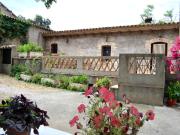 Masía en venta en Borrassà. Un Refugio Encantado en el...