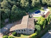 Masía en venta en Esponellà. Un refugio con alma en...