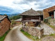 Masía en venta en Ibias. Casa rústica con hórreo y...