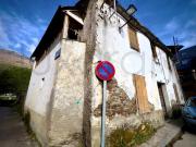 Casa en venta en Les Pirineos. Casa con patio a reformar...