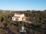 Masía en venta en Montoro. Olivar con casa de recreo....