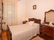 Masía en venta en Pantón. Dos casas unidas por un patio...