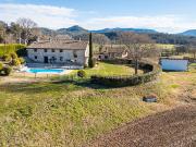 Masía en venta en Beuda. Masia restaurada amb llicència...