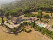 Masía histórica con negocio de hospitalidad consolidado...