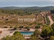 Masía histórica restaurada entre viñedos