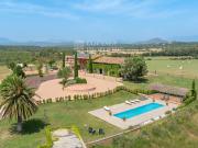 Masía rehabilitada con hotel rural de lujo en venta en...