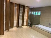 Massive 9BR Home w/ 7 Parking in Prime Corinthian...