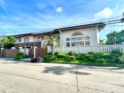 Massive Corner House with pool For sale in Multinational...