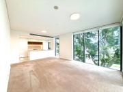 MASSIVE COURTYARD IMMACULATE 2 BEDROOM AT PUTNEY HILL