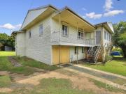 MASSIVE HIGH SET HOME 3 HUGE BEDROOMS HIGH CEILING...