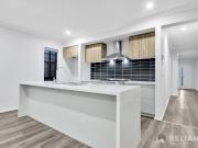 Masterpiece 2 Minutes off freeway!