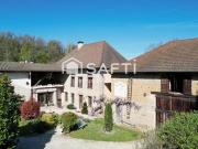 Maubec: maison de charme, parc 3 ha, piscine, vue