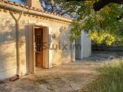 Mazet de 80 m2 à rafraichir dans bel environnement privilégi