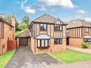 Meadowbank, Watford WD19, 4 bed flat to rent, £3,000 pcm...