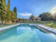 Mega casa de 5 dormitorios con 1.000m² sobre la barranca...