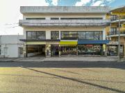 Mega local comercial con 2.200m² y cocheras sobre calle...
