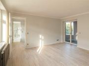 Mehr Mitte geht nicht: sanierte Altbauwohnung vermietet