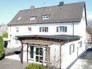 Mehrfamilien Doppelhaushälfte in ruhiger Wohnlage