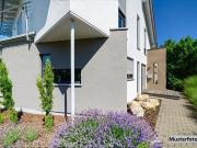 Mehrfamilienhaus mit 3 Wohnungen, Keller und Garage...