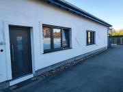 Mehrfamilienhaus mit Garagen und Halle