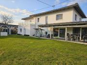 Mehrfamilienhaus mit Garten & Doppelgaragen – Ihr...