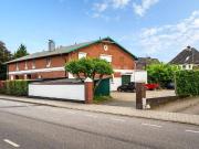 Mehrfamilienhaus mit Gewerbe und großem Grundstück eine... Mehrfamilienhaus mit Gewerbe und großem Grundstück eine...