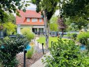Mehrfamilienhaus mit großem Garten & Swimmingpool in Neu...