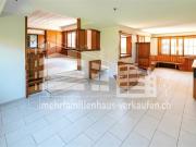 Mehrfamilienhaus mit Nebengebäude