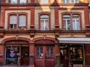 Mehrfamilienhaus mit zwei Gewerbeeinheiten in zentraler...