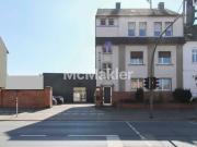 Mehrfamilienhaus und Gewerbehalle: Attraktive...