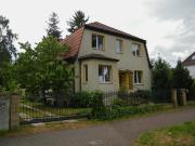 Mehrgenerationenhaus mit Garten, Pool und Garage Privat...