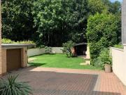 Mehrgenerationshaus mit zwei Garagen und großen Garten...