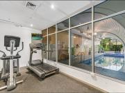 Melbourne CBD 2BR Apt with Pool & Gym Access SHORT TERM...