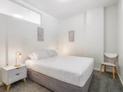Melbourne CBD 2BR Apt with Pool & Gym Access SHORT TERM...