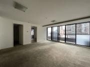 Melbourne Tower: 6th Floor Contemporary Charm!