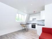 Melrose Avenue, London, 1 Bedroom Flat