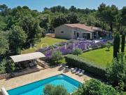 Ménerbes: villa en pierres avec piscine et vue sur 1 hectare