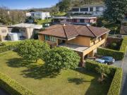 Meravigliosa villa con ampio giardino in Villa Foresta