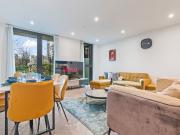 Merino Gardens, London E1W, 2 bed flat to rent, £5,500...