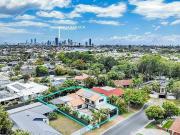 Mermaid Waters Family Home In A Great Location