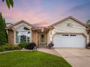 Meticulously Maintained 3bdrm Bungalow In Island Lakes!