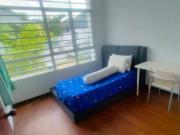 Middle Room for Rental