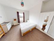 Midland Road, Hyde Park, Leeds LS6, 6 bed terraced house...