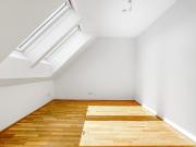 Miete: 2 Zimmer Dachgeschosswohnung mit Balkon und...